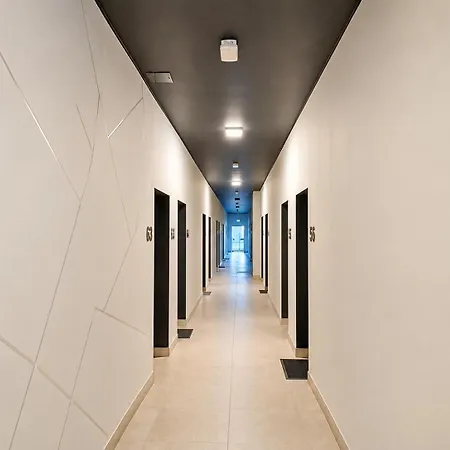 Nova Deluxe Parking & Self Check-in * 奥斯威辛
