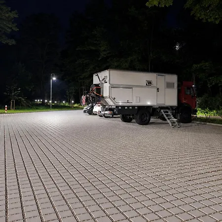 Nova Deluxe Parking & Self Check-in 奥斯威辛